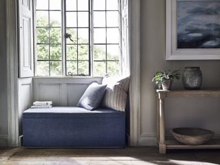 Blue and white living room by Neptune
