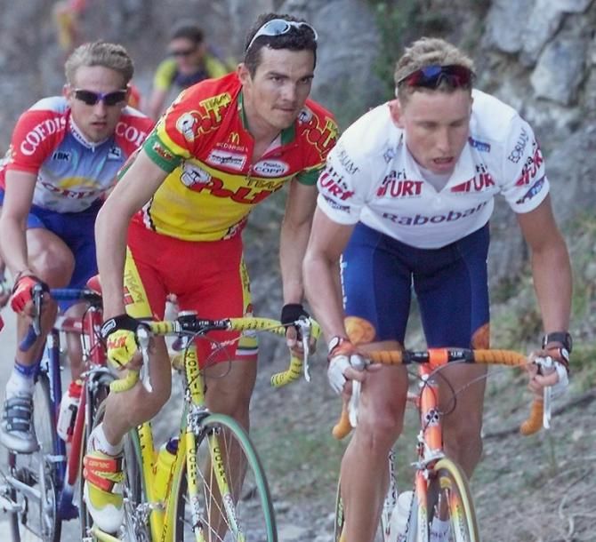 1999 race winner Micheal Boogerd leads Richard Virenque in the mountains