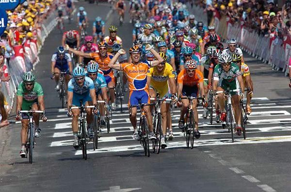 Oscar Freire (Rabobank) celebrates his win