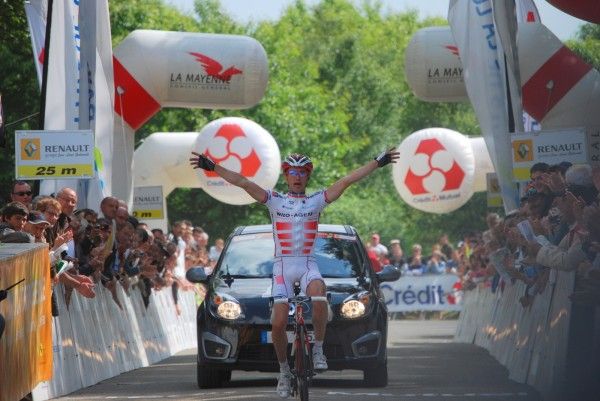Samuel Plouhinec (Team Wilo Agem 72) wins Boucles de la Mayenne stage two in Mont des Avaloirs.