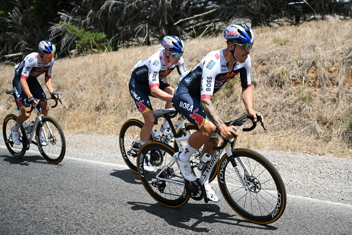 Welsford in action at the Cadel Evans Great Ocean Road Race alongside his Red Bull-Bora-Hansgrohe teammates