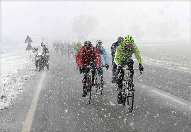 The Milan-San Remo peloton in the snow