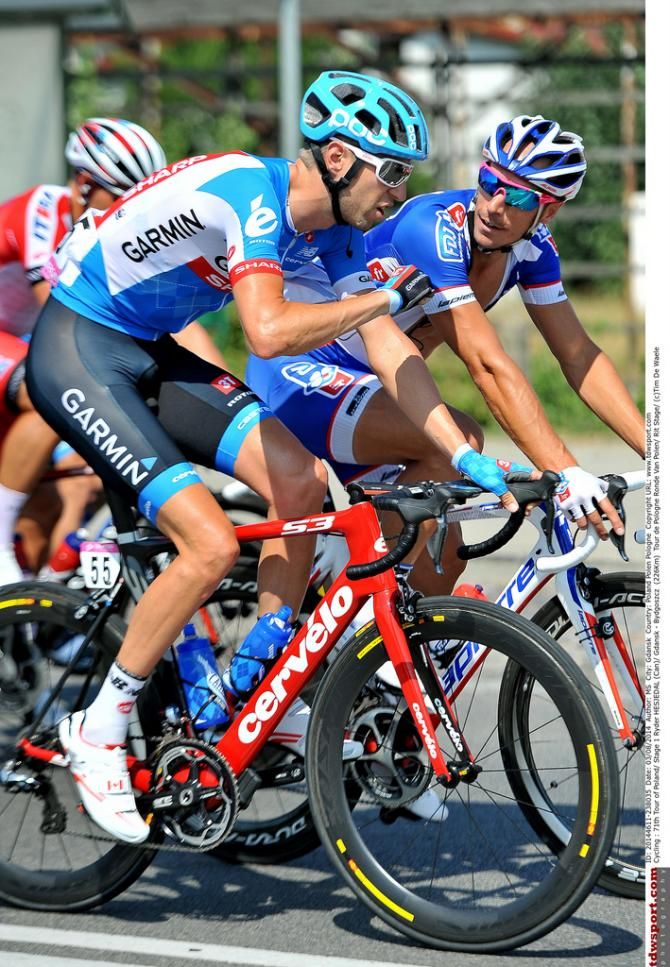 Ryder Hesjedal (Garmin-Sharp) passing on his fruit juice tips perhaps?