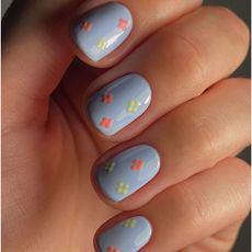 @matejanova pastel floral nail art