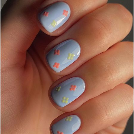 @matejanova pastel floral nail art