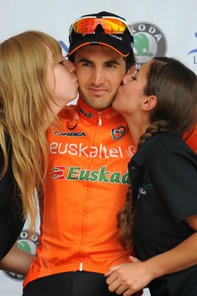 Gorka Izaguirre (Euskaltel-Euskadi) gets the kisses