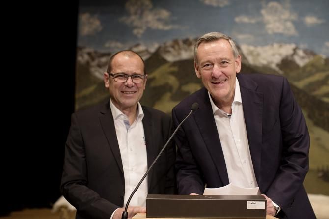 IAM Cycling Sport manager Serge Beucherie and Michel Th&eacute;taz
