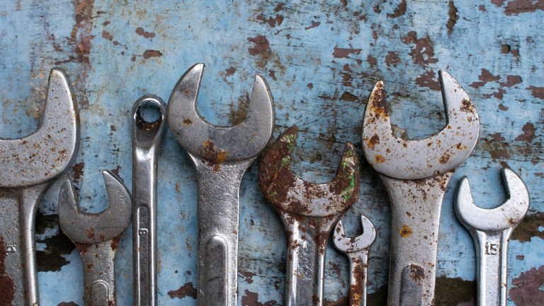 how to clean rusty tools