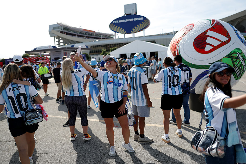 Argentina fans arrive before the FIFA World Cup 2026 Group J match between Argentina and Algeria at Kansas City Stadium on June 16, 2026 in Kansas City, Missouri