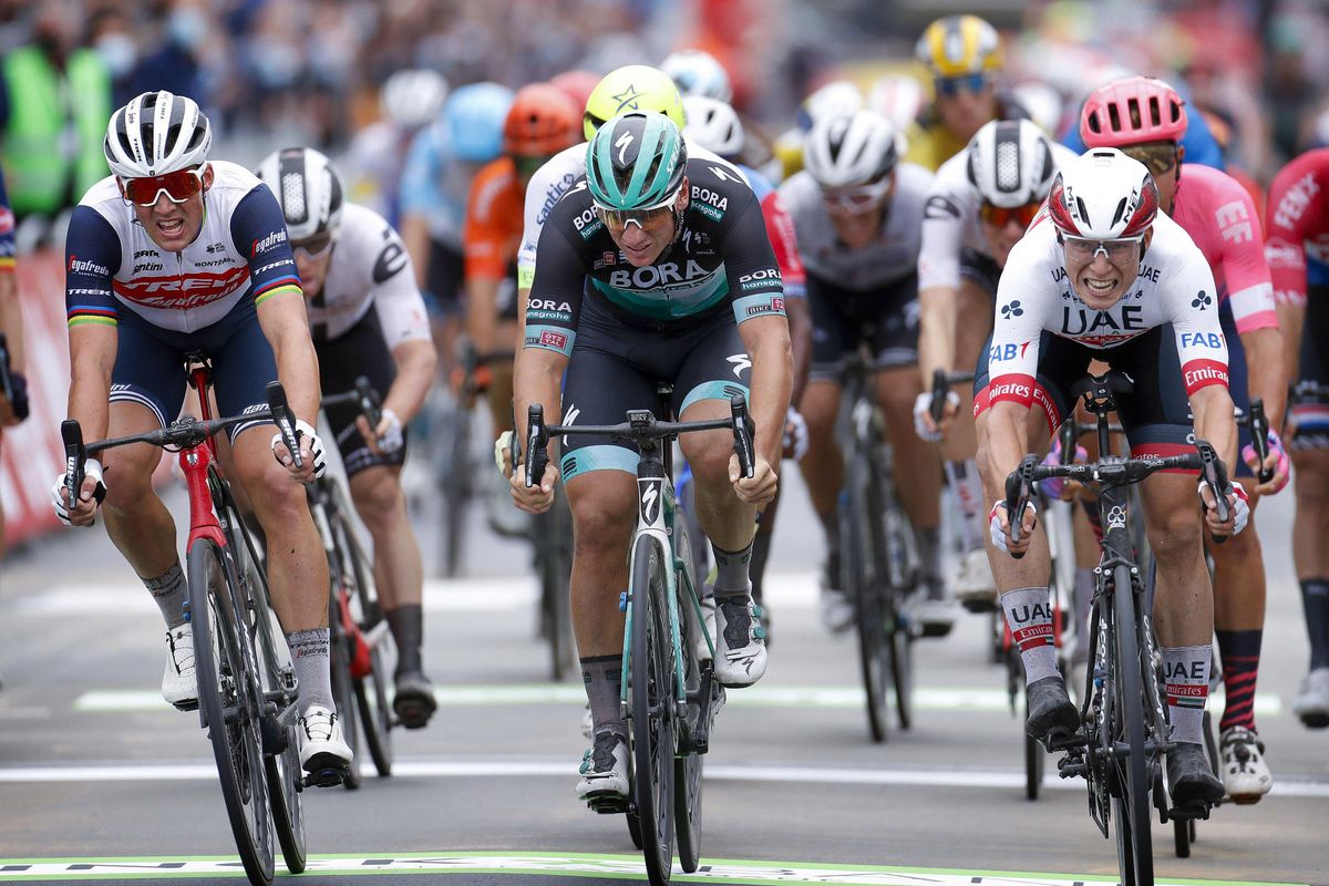 BinckBank Tour 2020 - 16th Edition - 1st stage Blankenberge - Ardooie 132,1 km - 29/09/2020 - Mads Pedersen (DEN - Trek - Segafredo) - Pascal Ackermann (GER - Bora - Hansgrohe) - Jasper Philipsen (BEL - UAE - Team Emirates) - photo Tim van Wichelen/CV/BettiniPhoto&Acirc;&copy;2020