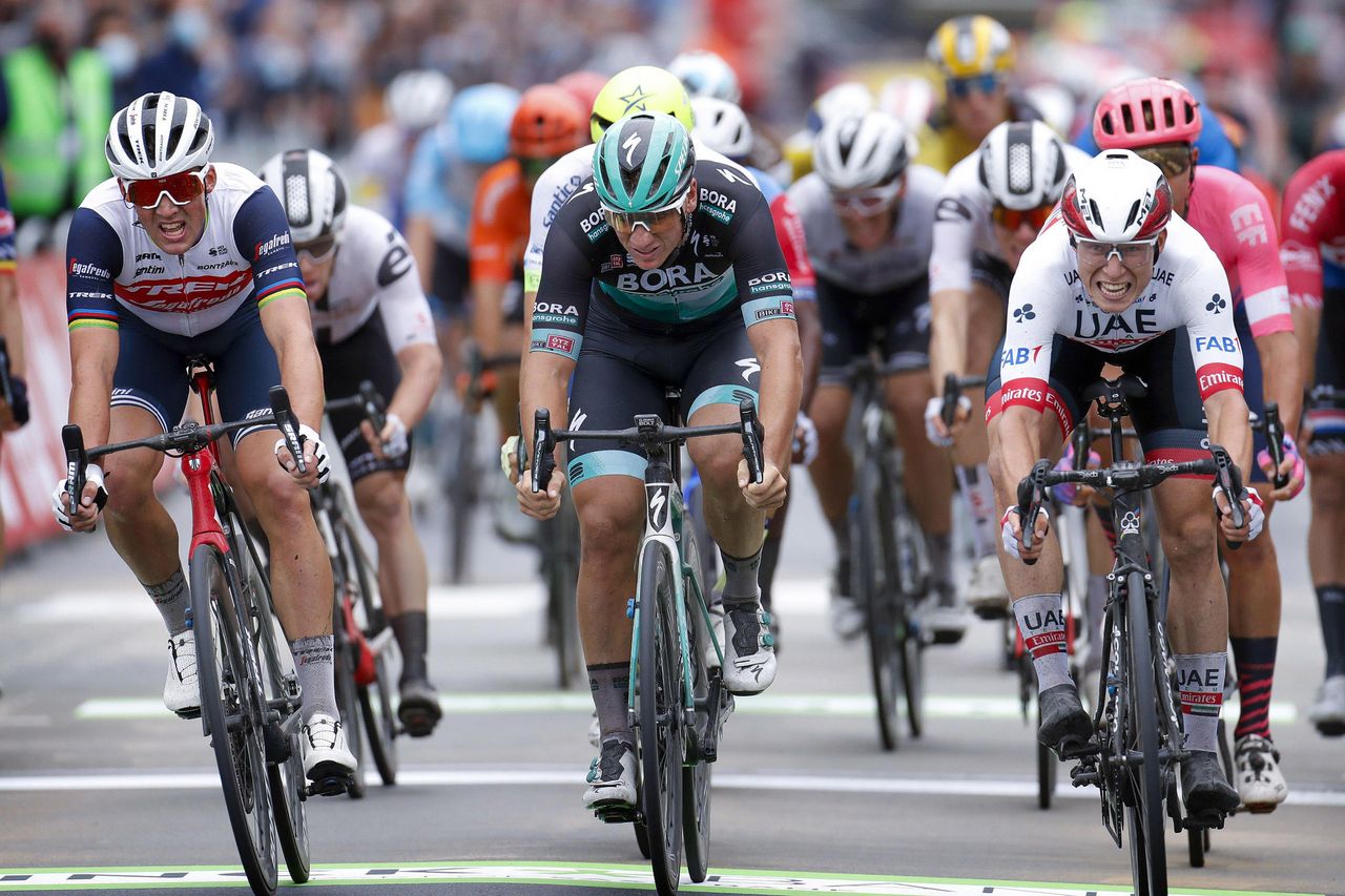 BinckBank Tour 2020 - 16th Edition - 1st stage Blankenberge - Ardooie 132,1 km - 29/09/2020 - Mads Pedersen (DEN - Trek - Segafredo) - Pascal Ackermann (GER - Bora - Hansgrohe) - Jasper Philipsen (BEL - UAE - Team Emirates) - photo Tim van Wichelen/CV/BettiniPhoto&Acirc;&copy;2020