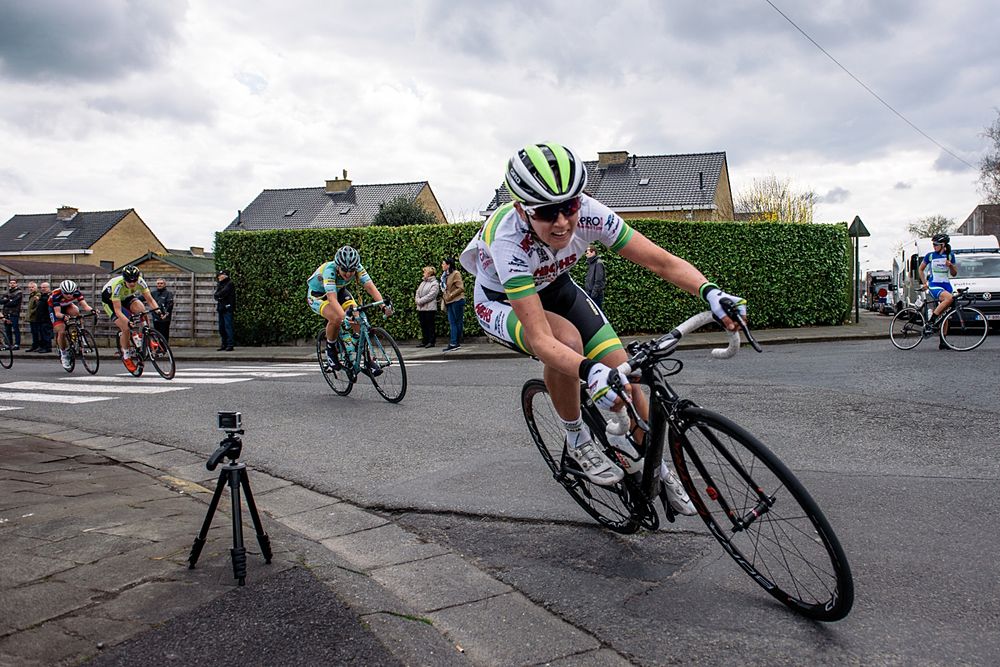 Jessica Allen speeds through Dottignies as the laps countdown. It's been a strong performance from the Australian development team - Grand Prix de Dottignies 2016
