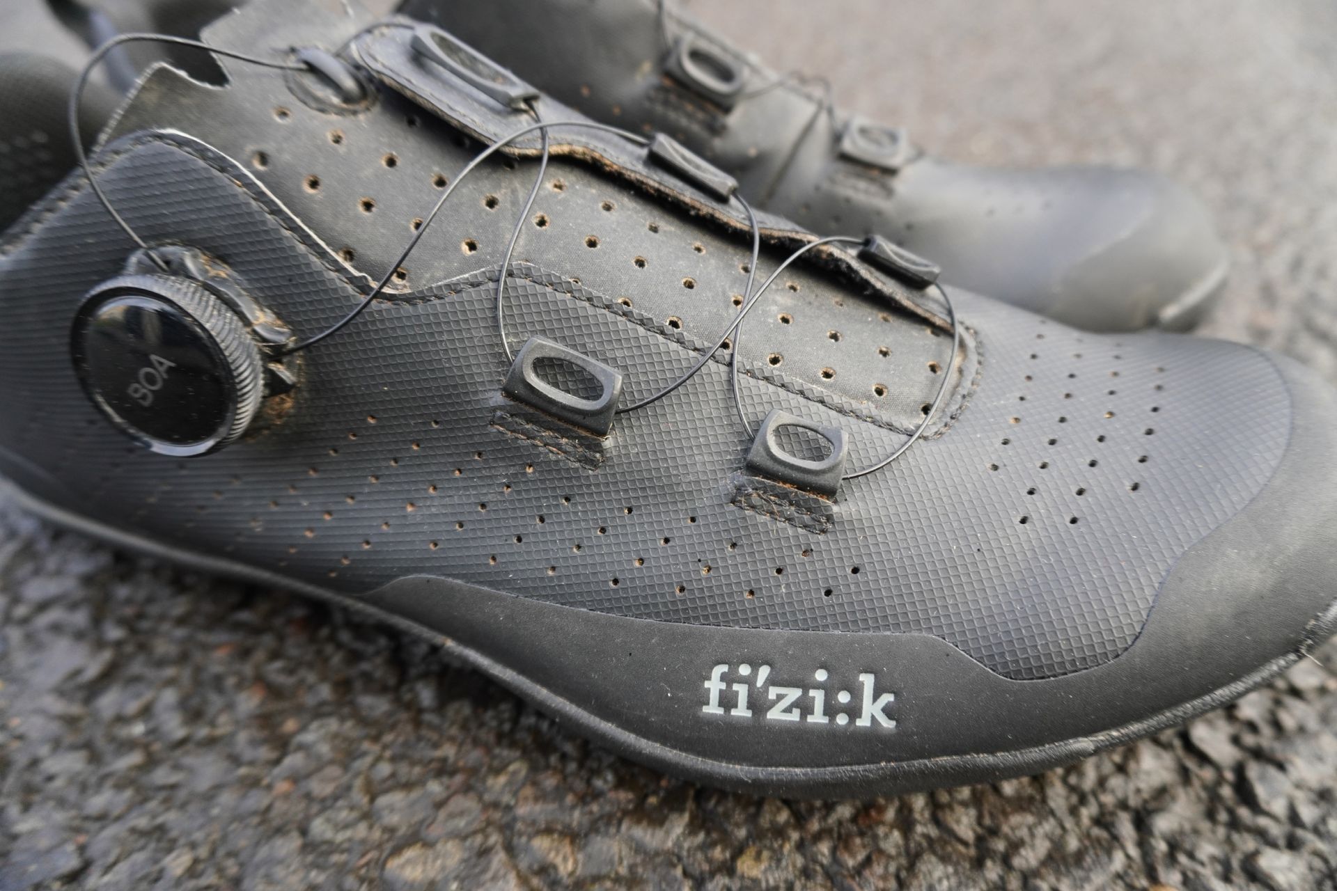 Image shows the Fizik Terra Atlas gravel bike shoes