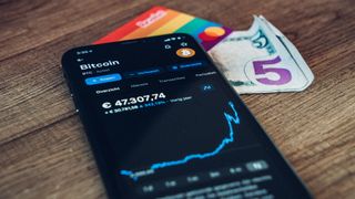 5 best anonymous hosting solutions to protect privacy - ITProPortal 2 mobile phone displaying bitcoin price