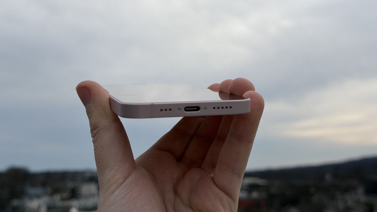 Apple iPhone 17e Review