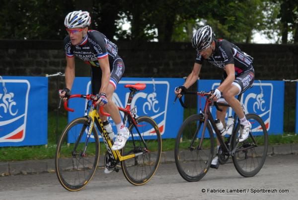 Samuel Plouhinec and Freddy Bichot fight for victory
