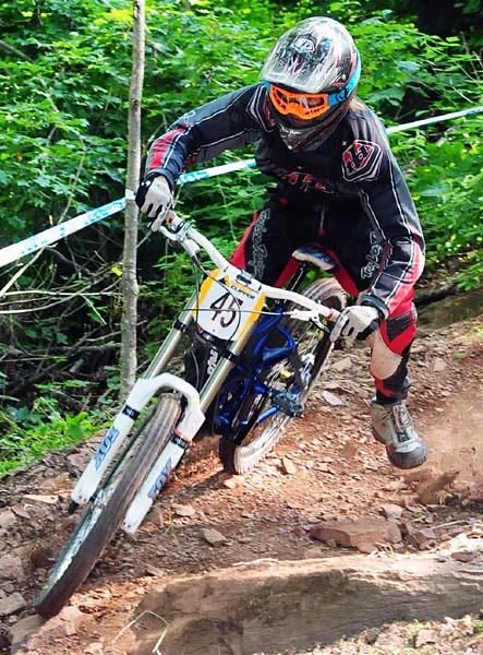 Benjamin Hulse (Sycamore Cylces) putting a foot down on a corner