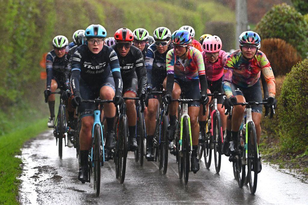 WEVELGEM BELGIUM MARCH 26 LR Elynor Backstedt of United Kingdom Elisa Balsamo of Italy and Team Trek Segafredo Romy Kasper of Germany and AG Insurance Soudal QuickStep Team Katarzyna Niewiadoma of Poland and Agnie SkalniakSojka of Poland and Team CanyonSRAM Racing compete during the 12th GentWevelgem In Flanders Fields 2023 Womens Elite a 1625km one day race from Ypres to Wevelgem UCIWWT on March 26 2023 in Wevelgem Belgium Photo by Luc ClaessenGetty Images