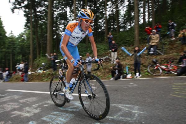 Dan Martin (Garmin-Transitions) dances clear.