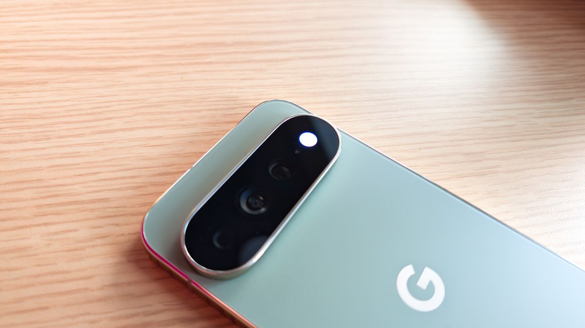 The new HiLight LED on the back of the Google Pixel 11 Pro