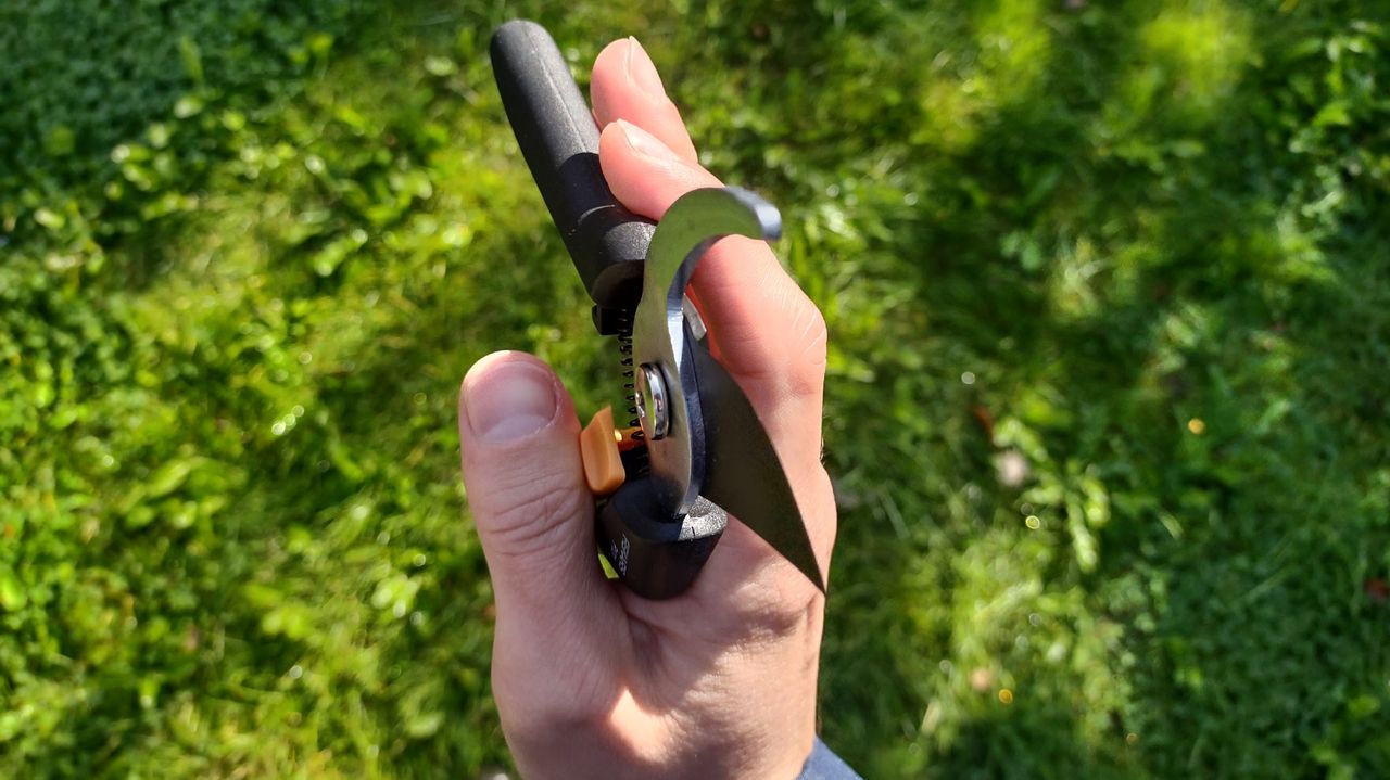Testing the Fiskars SmartFit Bypass Pruners