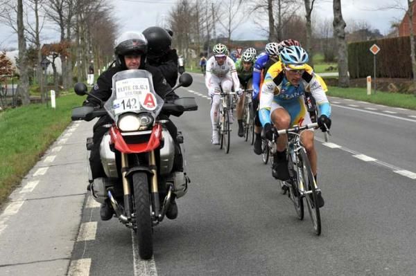 Enrico Gasparotto (Astana) sets the pace.