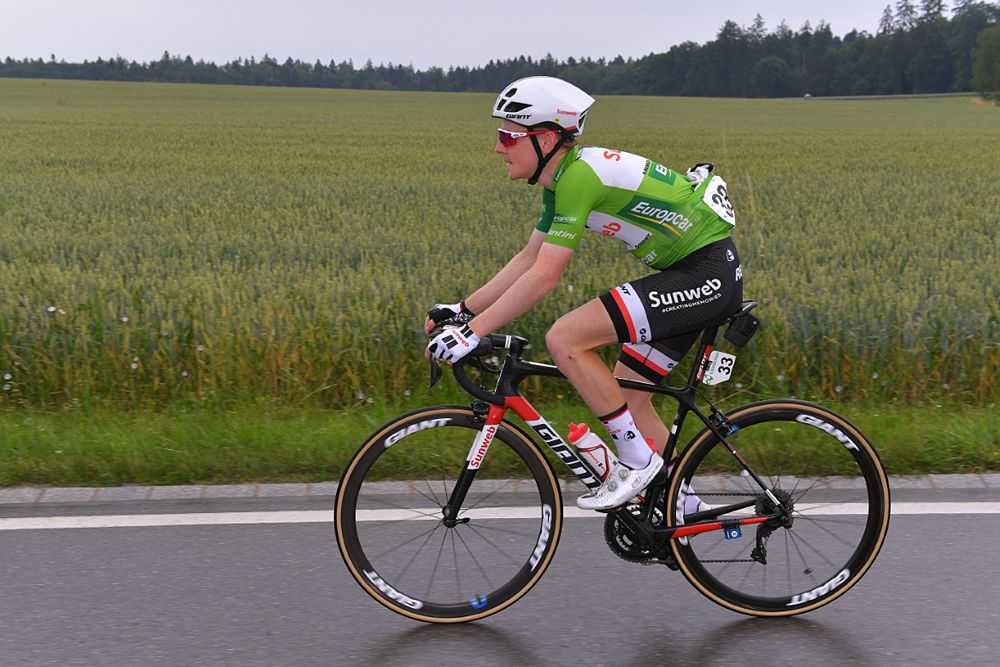 Sam Oomen (Team Sunweb) wears the green best young rider jersey