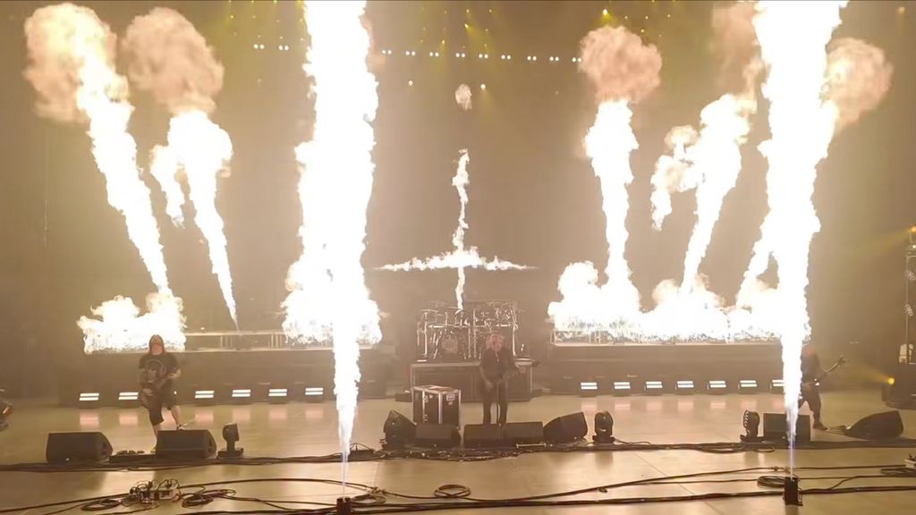 Slayer Video Watch Slayer charge through Hell Awaits during the fieriest rehearsal ...
