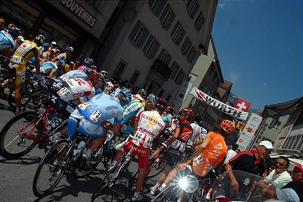 The riders line up for the final stage.