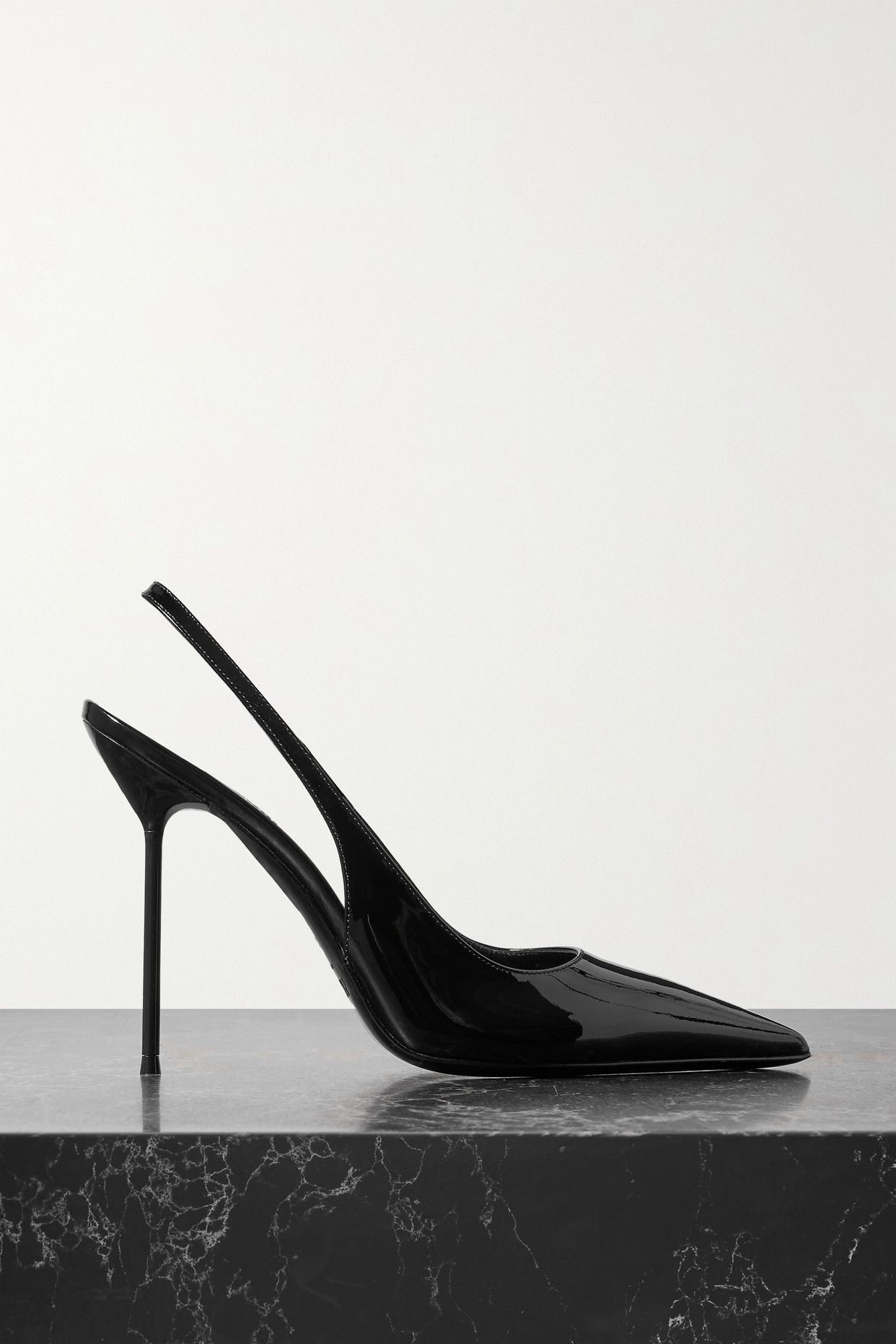 missing-image ارتدت زوي كرافيتز موضة الأحذية الحاصلة على براءة اختراع لرفع مظهرها