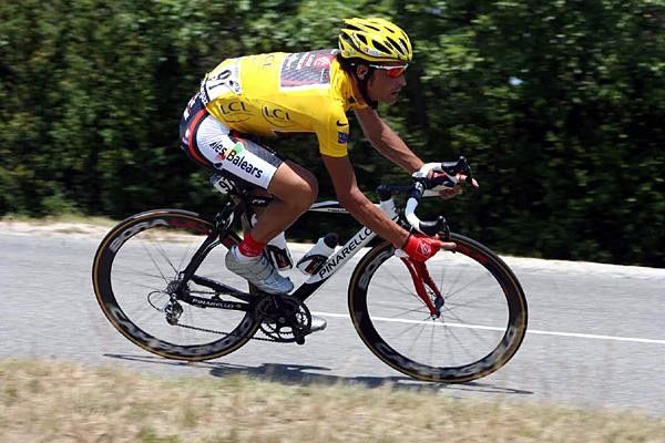 Oscar Pereiro (Caisse d'Epargne) rides during stage 14