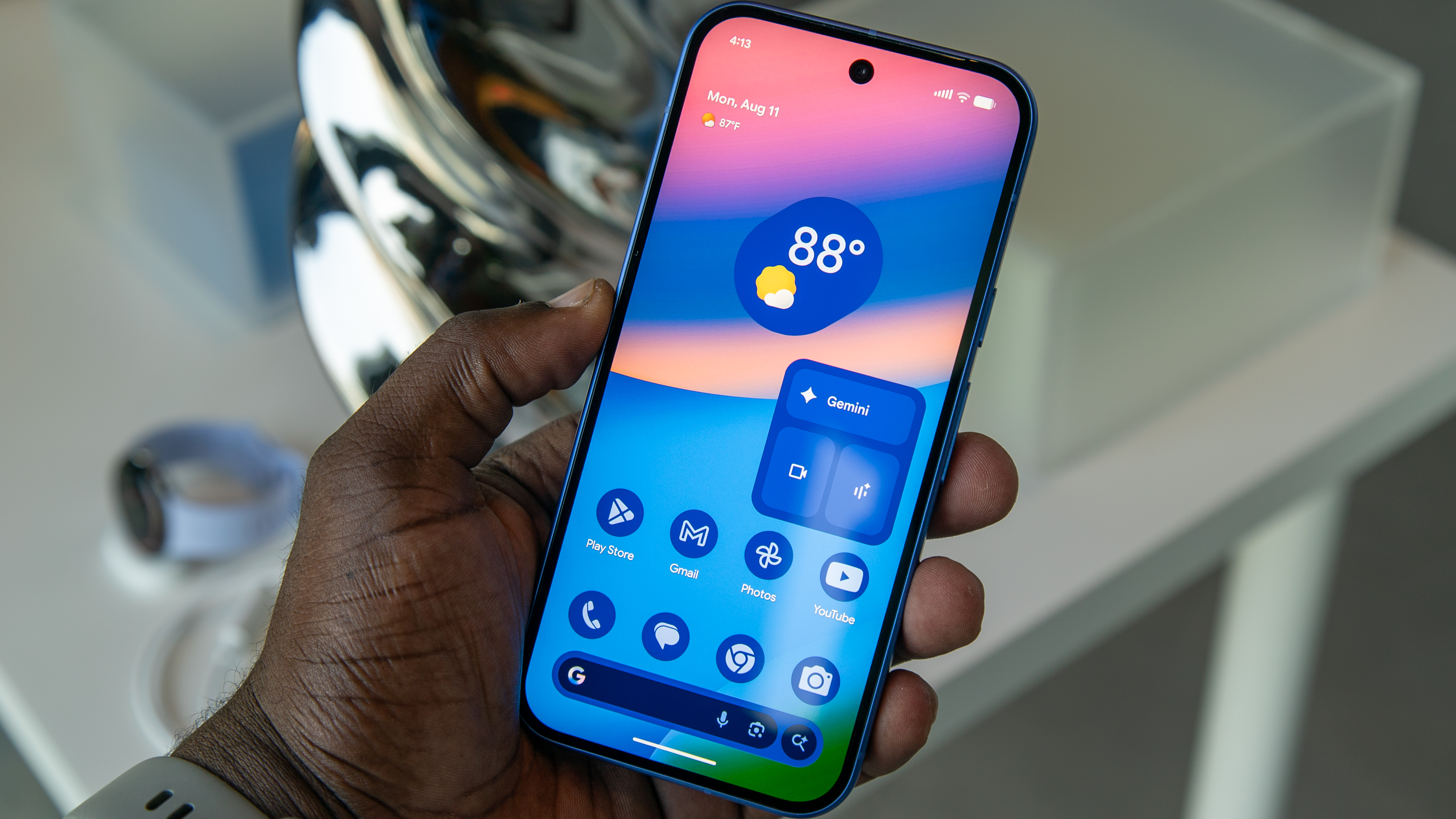 Pixel 10 in Indigo