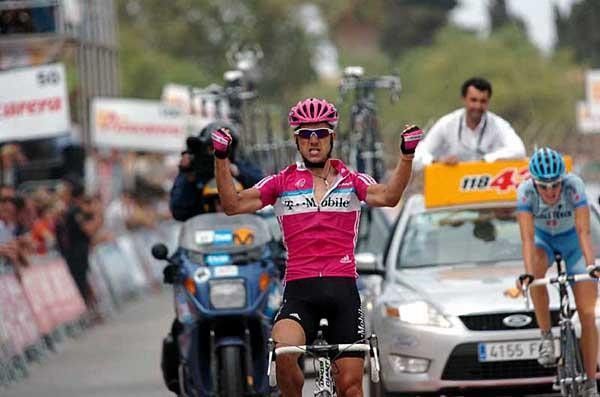 The German left behind the Dutch rider.