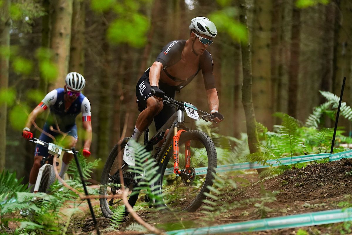 Sam Gaze (New Zealand) put in a hard chase to take the silver medal