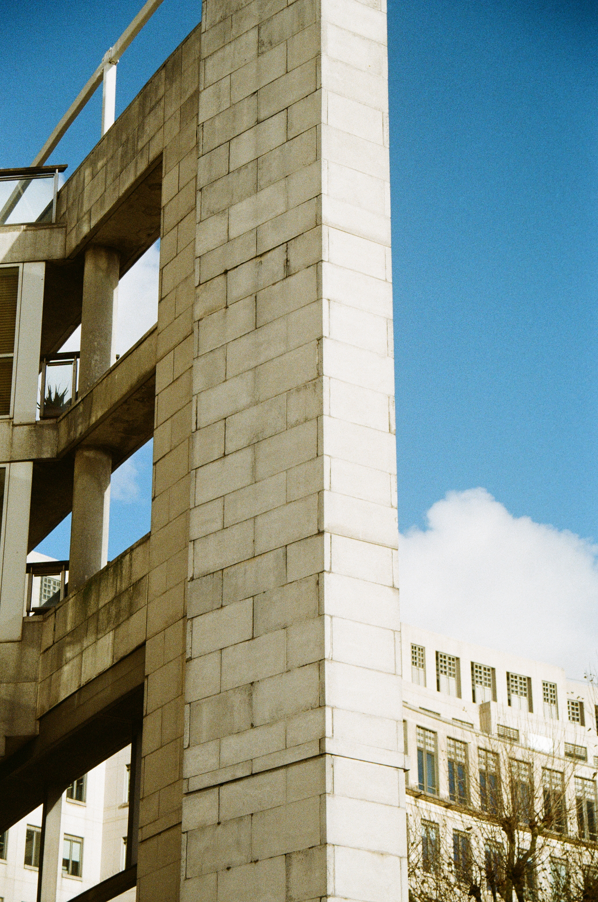 Sample photograph of Kodak Kodacolor 200 showing architectural detail from London's Canary Wharf