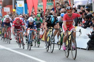 Nacer Bouhanni wins the opening stage at the 2016 Volta a Catalunya