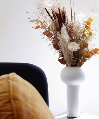 vase filled with pampas grass and dried flowers