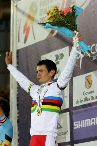 Joan Llaneras wins the points race for a record fourth time