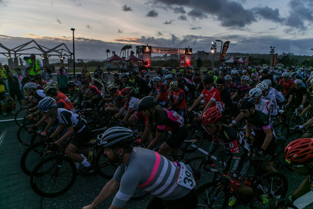 The riders roll out at the 2017 Taiwan KOM Challenge