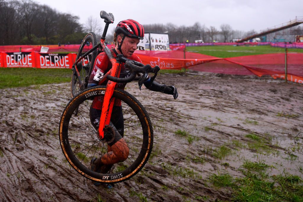 DENDERMONDE BELGIUM DECEMBER 27 Annemarie Worst of The Netherlands and Team 777 Mud during the 1st Dendermonde World Cup 2020 Women Elite dendermonde CXWorldCup UCICyclocrossWC Cyclocross on December 27 2020 in Dendermonde Belgium Photo by Luc ClaessenGetty Images