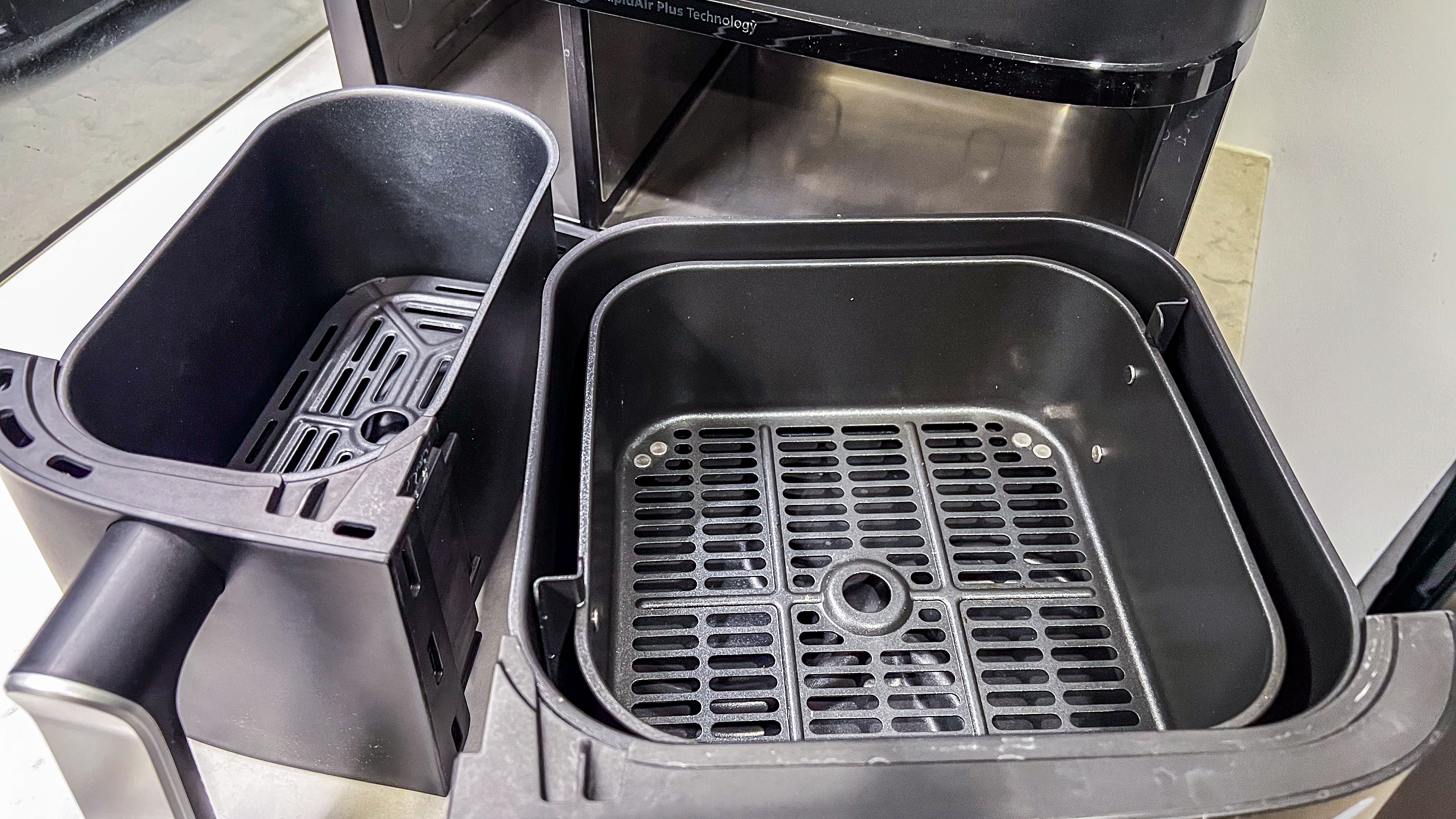 The two drawers of the Philips 5000 Series Dual Basket Air Fryer XXL Steam