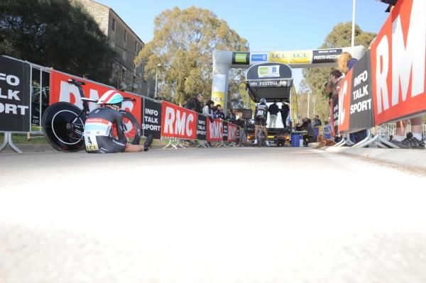 Andr&eacute;as Kl&ouml;den (Radioshack-Nissan) takes a relaxed approach to his pre-time trial prep