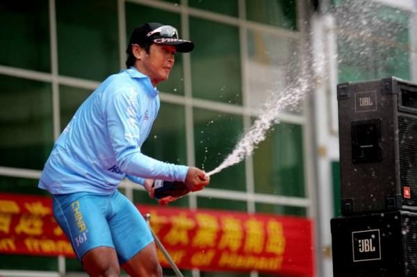 Ma Haijun (China) takes over the Asian jersey.