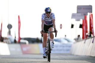 'I really put myself through it' - Zoe B&auml;ckstedt loses the UAE Tour white jersey but impresses on the brutal slopes of Jebel Hafeet