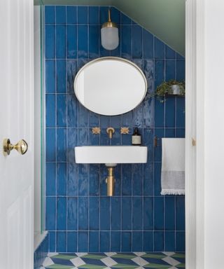 How to make a small bathroom look bigger and small bathroom ideas