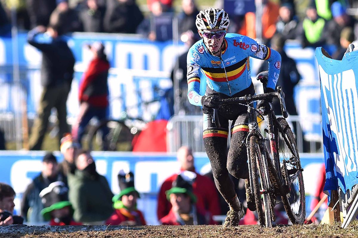 Michael Vanthourenhout (Belgium) in the lead