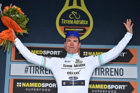 Bob Jungels in Tirreno-Adriatico's jersey for best young rider