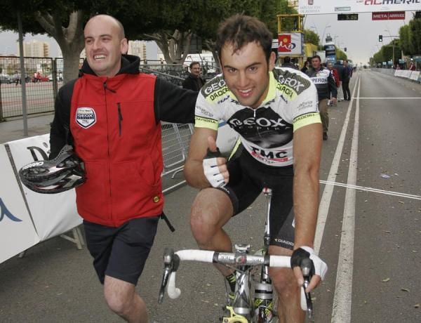 Thumbs up from Clasica de Almeria winner Matteo Pelucchi (Geox-TMC).