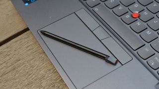 El trackpad y el lápiz óptico del Lenovo ThinkPad X1 Yoga Gen 6