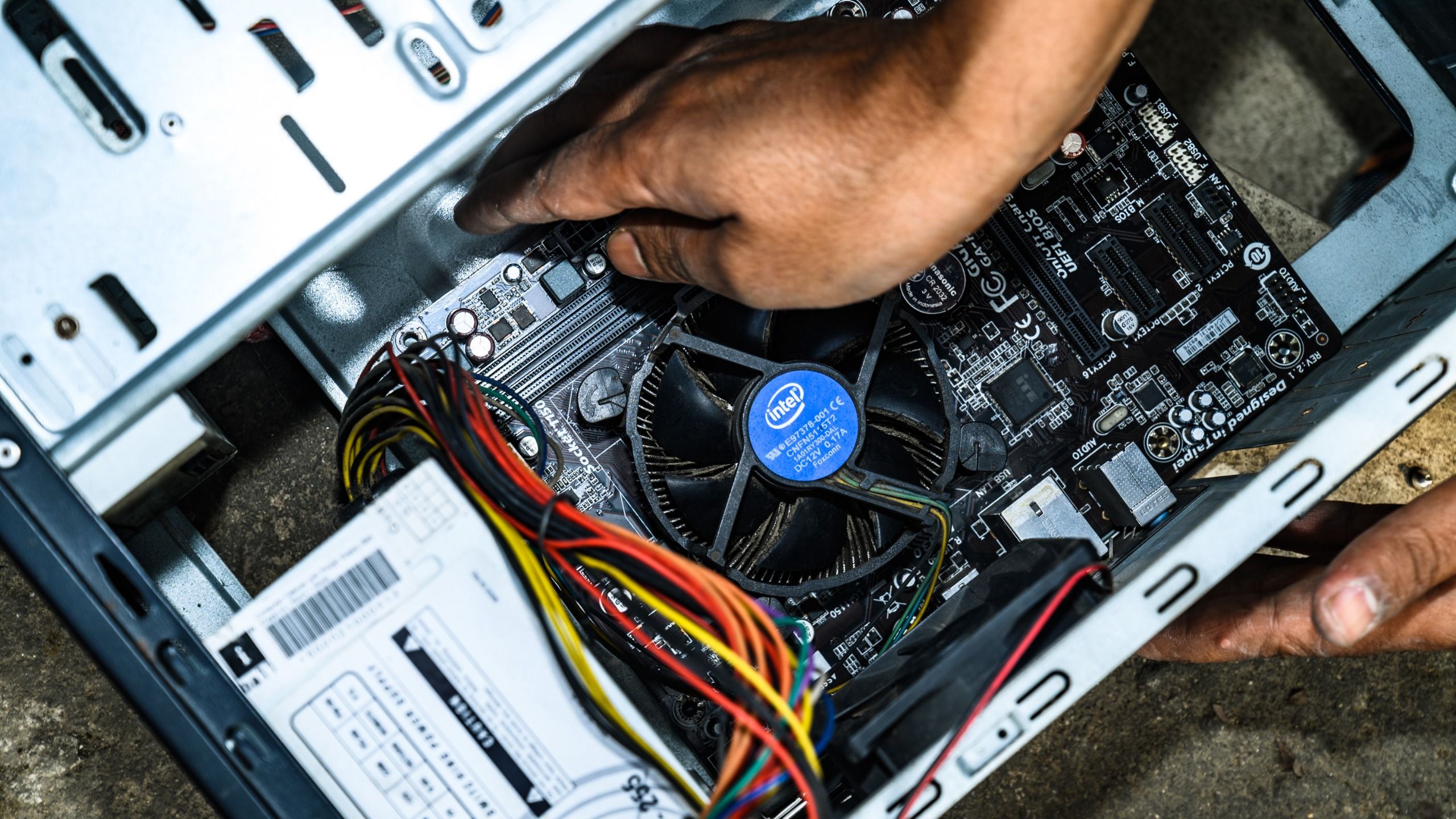 US Customs supervisor busted for stealing Core i7 CPUs, RAM, and hard drives from Homeland Security PCs, damage estimated at $105,800 — stolen tech swapped with US Customs supervisor busted for stealing Core i7 CPUs, RAM, and hard drives from Homeland Security PCs, damage estimated at $105,800 — stolen tech swapped with